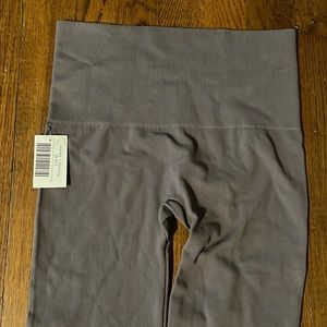 Grey ribbed leggings